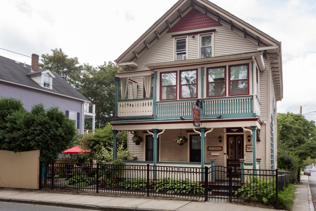 Artful Lodger Inn